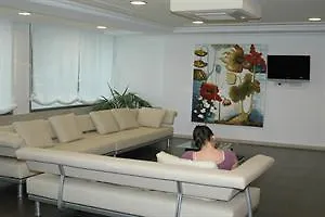 Juanita 3* オ・グローベ